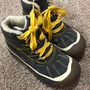 Keen toddler hiking boots size 13